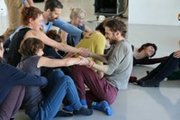 Das Wissenschafts- und Tanzprojekt "Störung/Ha-fra-ah" behandelt die Themen Bewegung und Bewegungsstörung. Foto: Levin Sottru
